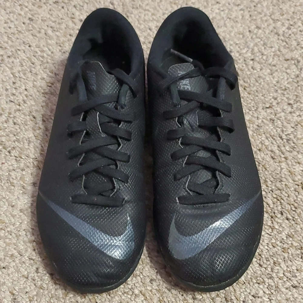 Nike Kids Mercurial VaporX 12 Soccer Sneakers 2.5 Youth